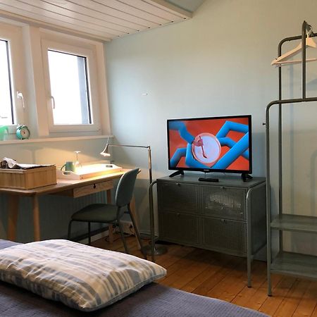 Blaues Zimmer Mit Grossem Balkon, Bad Ist Ein Traum, 50 Schritte Zum Radweg Am Main,Ideal For Short Stay Mainstockheim Kültér fotó