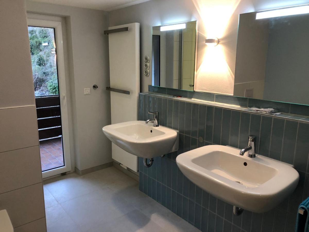 Blaues Zimmer Mit Grossem Balkon, Bad Ist Ein Traum, 50 Schritte Zum Radweg Am Main,Ideal For Short Stay Mainstockheim Kültér fotó