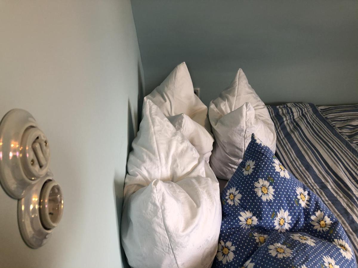 Blaues Zimmer Mit Grossem Balkon, Bad Ist Ein Traum, 50 Schritte Zum Radweg Am Main,Ideal For Short Stay Mainstockheim Kültér fotó