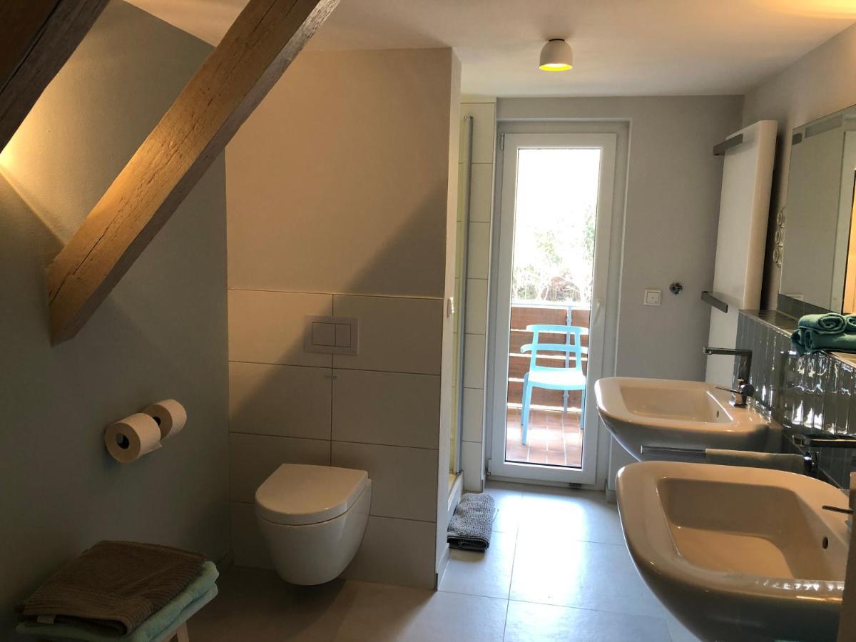 Blaues Zimmer Mit Grossem Balkon, Bad Ist Ein Traum, 50 Schritte Zum Radweg Am Main,Ideal For Short Stay Mainstockheim Kültér fotó