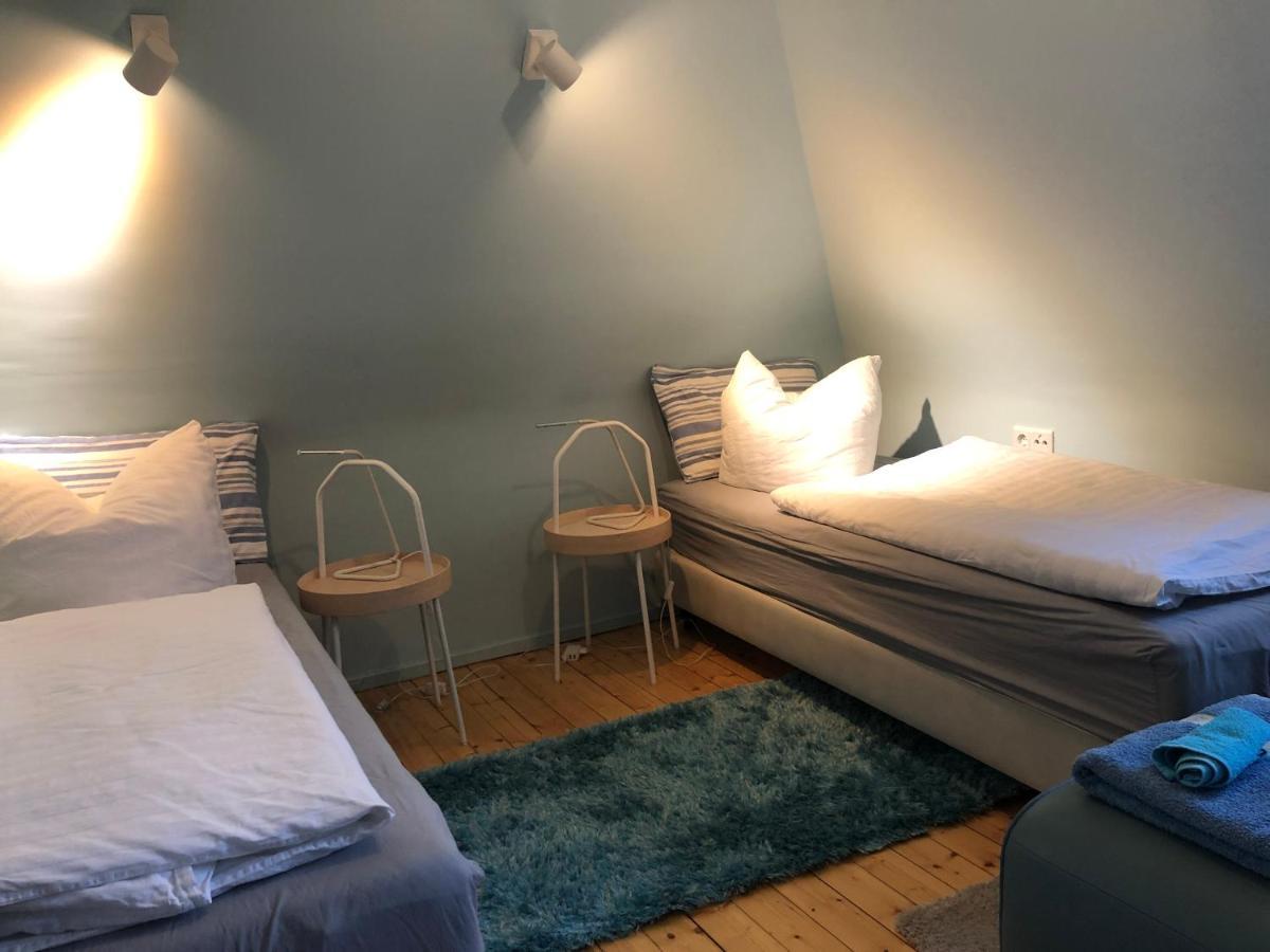 Blaues Zimmer Mit Grossem Balkon, Bad Ist Ein Traum, 50 Schritte Zum Radweg Am Main,Ideal For Short Stay Mainstockheim Kültér fotó