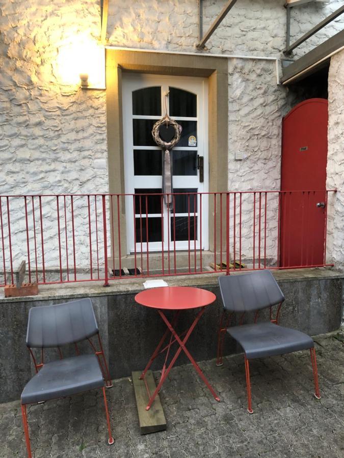 Blaues Zimmer Mit Grossem Balkon, Bad Ist Ein Traum, 50 Schritte Zum Radweg Am Main,Ideal For Short Stay Mainstockheim Kültér fotó